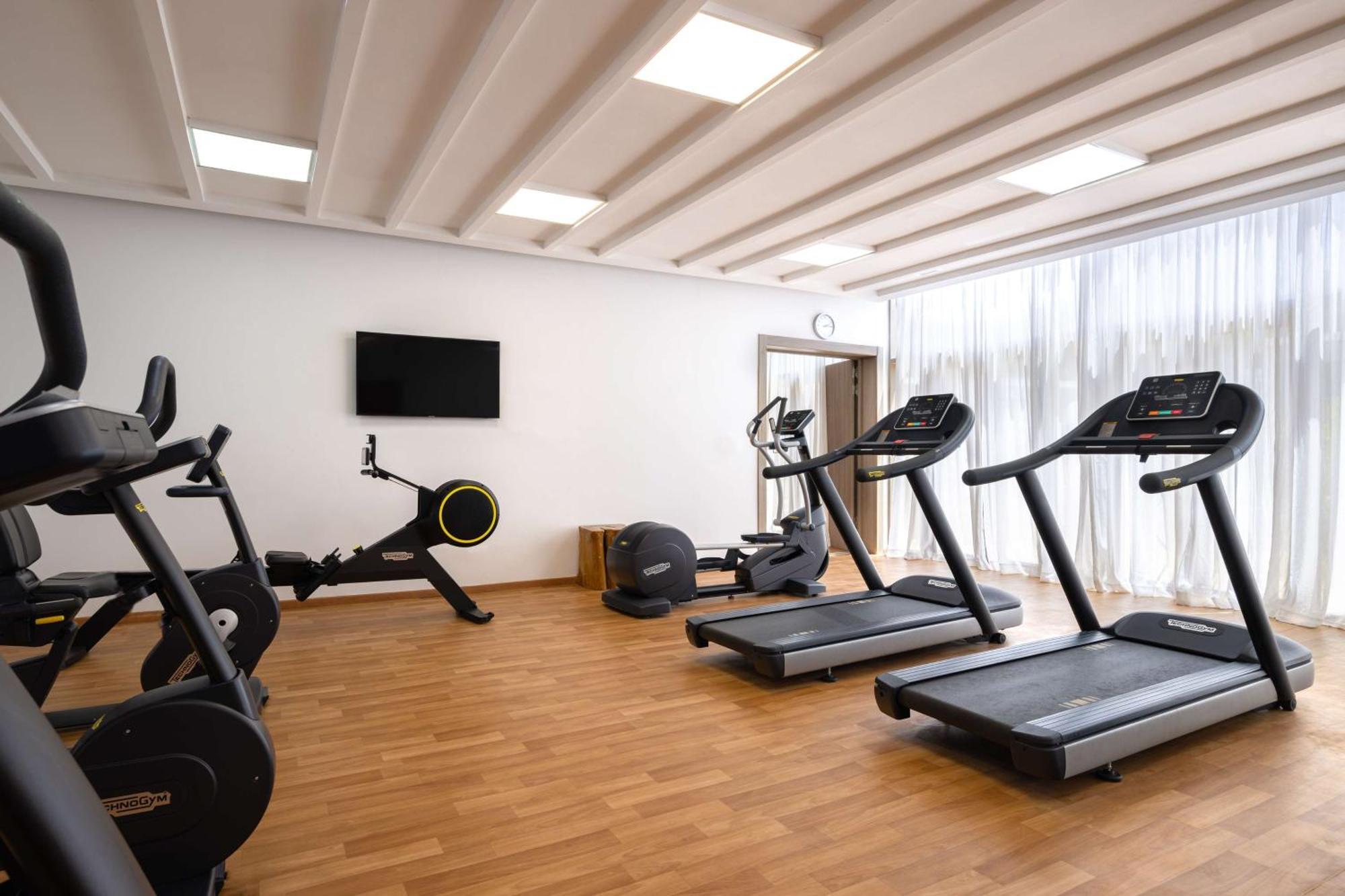 Radisson Blu Resort Al Hoceïma Exteriör bild A gym at a hotel