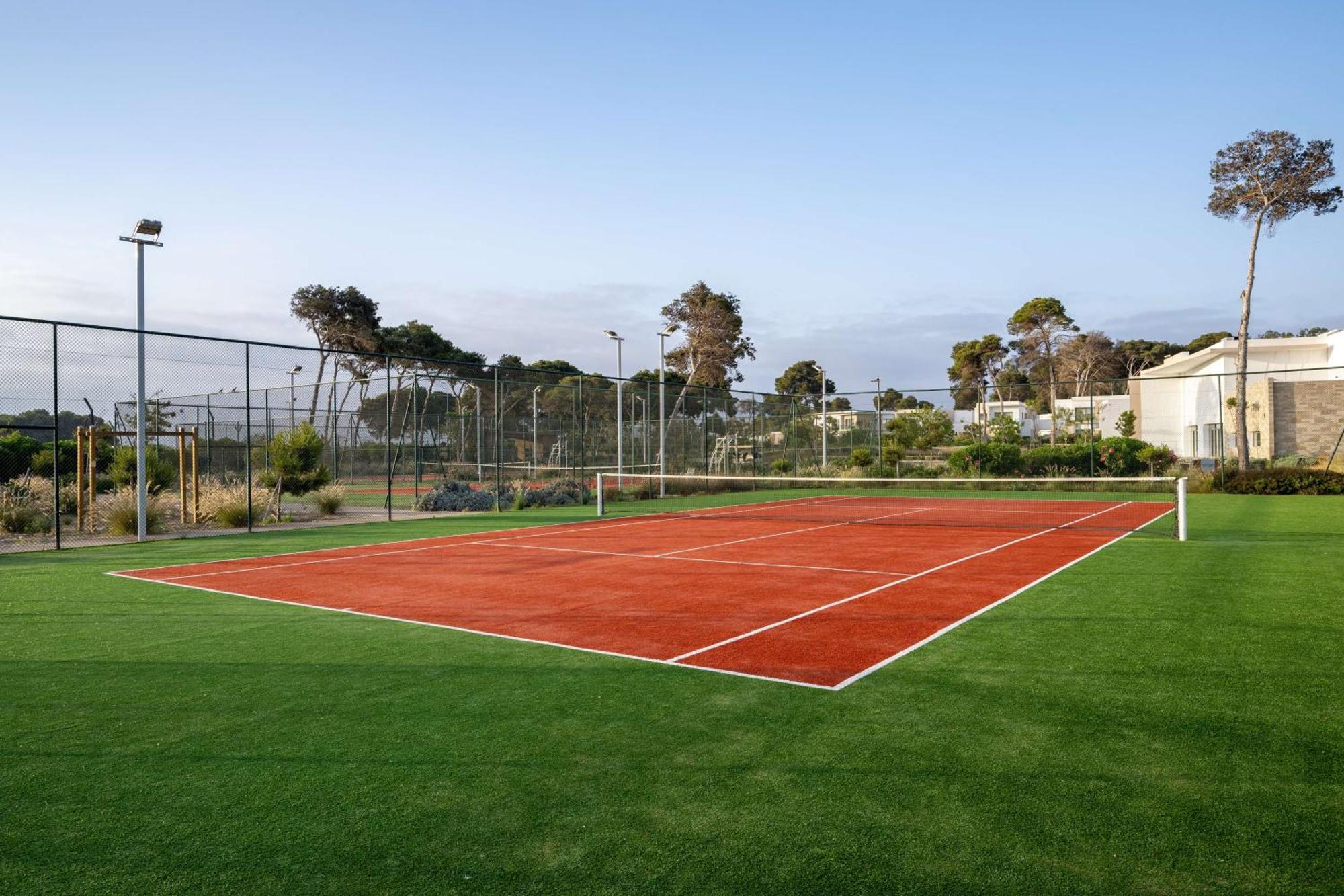 Radisson Blu Resort Al Hoceïma Exteriör bild Tennis court