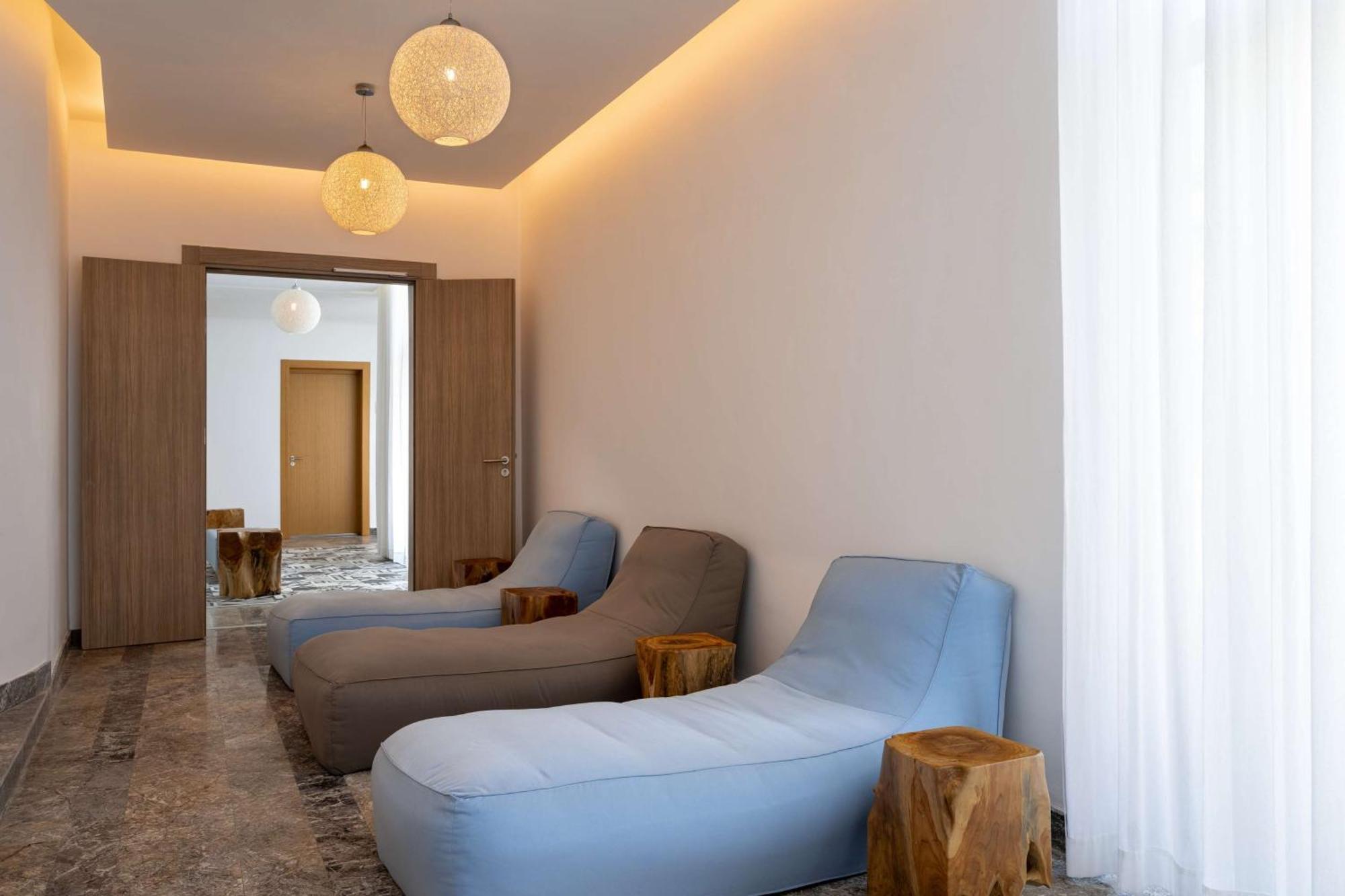 Radisson Blu Resort Al Hoceïma Exteriör bild The interior of a suite at the hotel