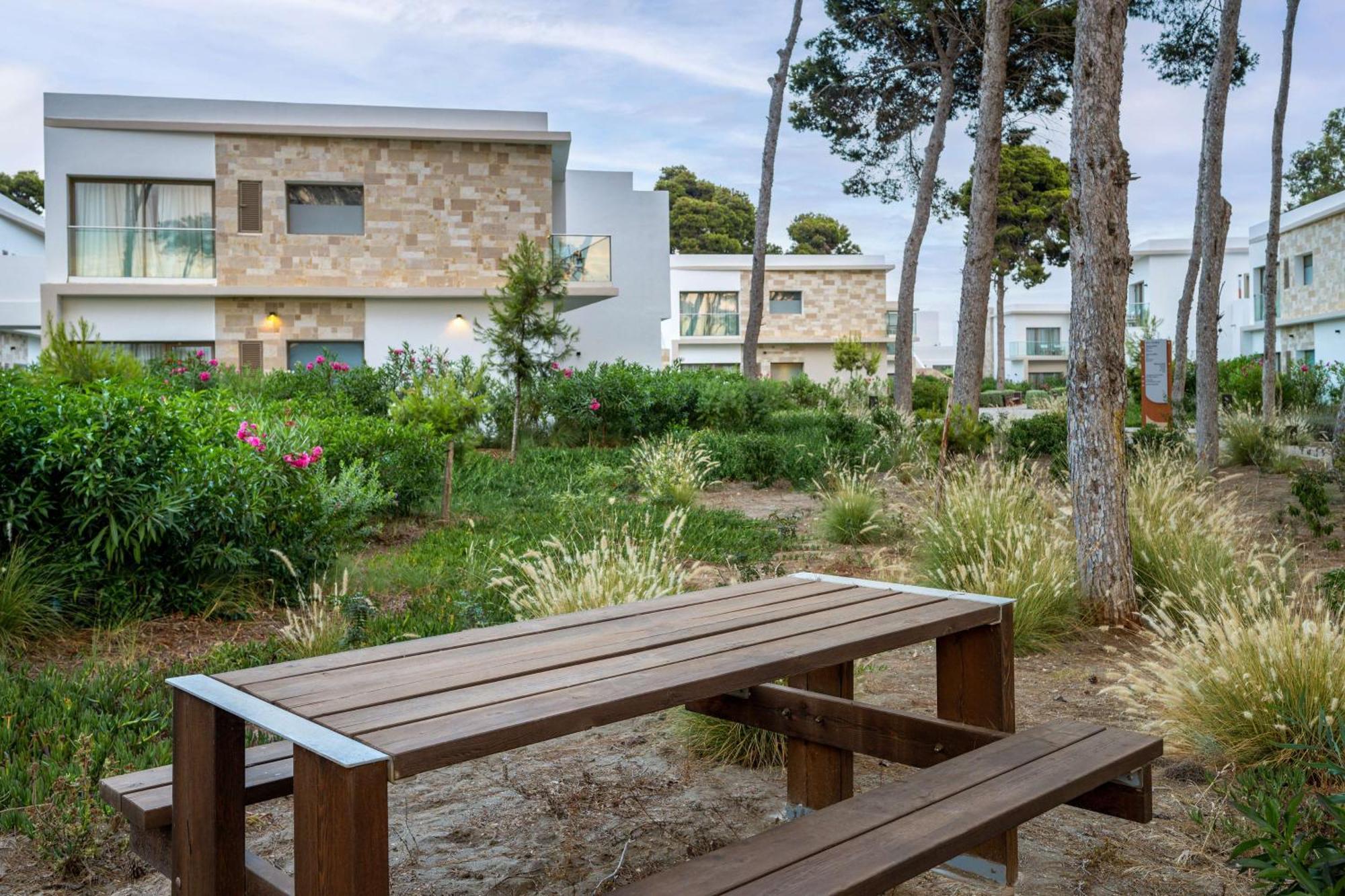 Radisson Blu Resort Al Hoceïma Exteriör bild The campus of the University of Lleida